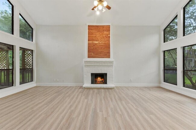 Foto del edificio - 18118 Lakeside Ln