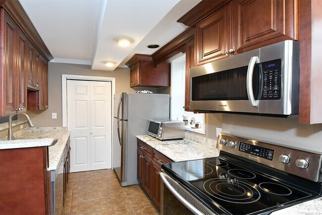 Building Photo - 36 Barstow Rd