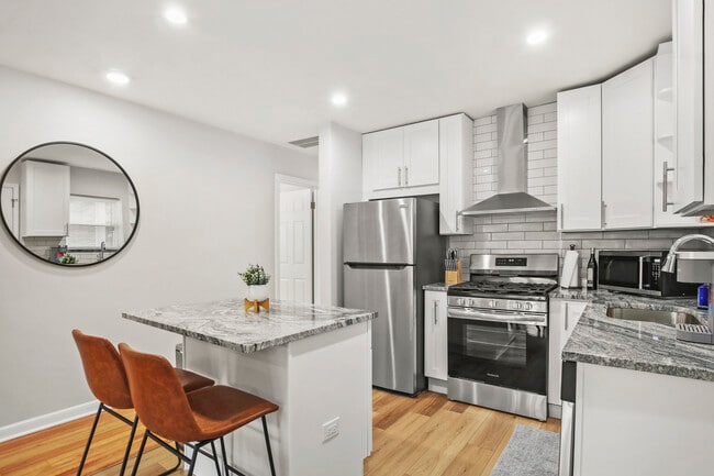 Foto del edificio - 236 Callan Ave