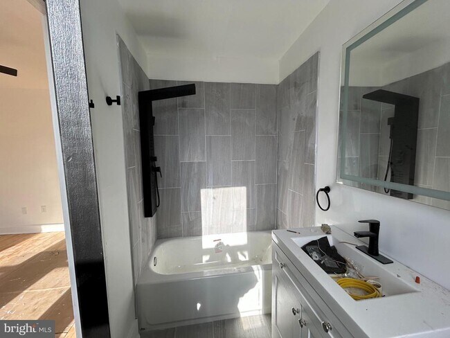 Building Photo - 2823 W Girard Ave