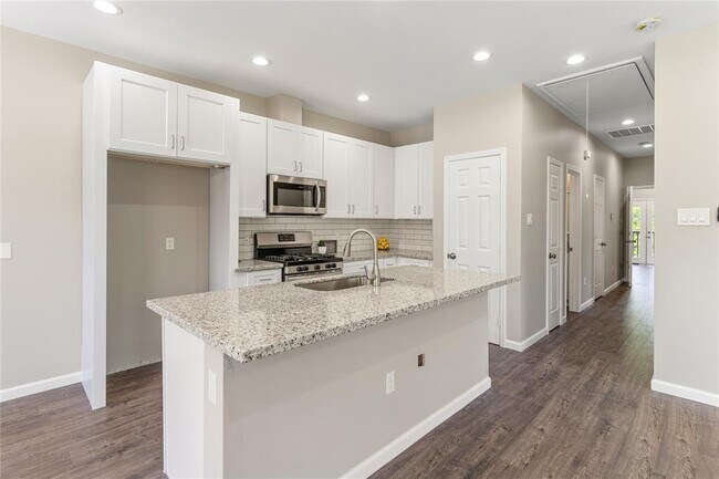Building Photo - 5307 Groveton St