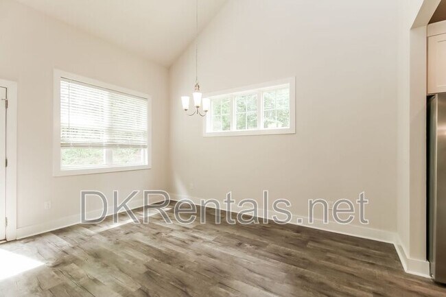 Foto del edificio - 140 Stewart Glen Dr