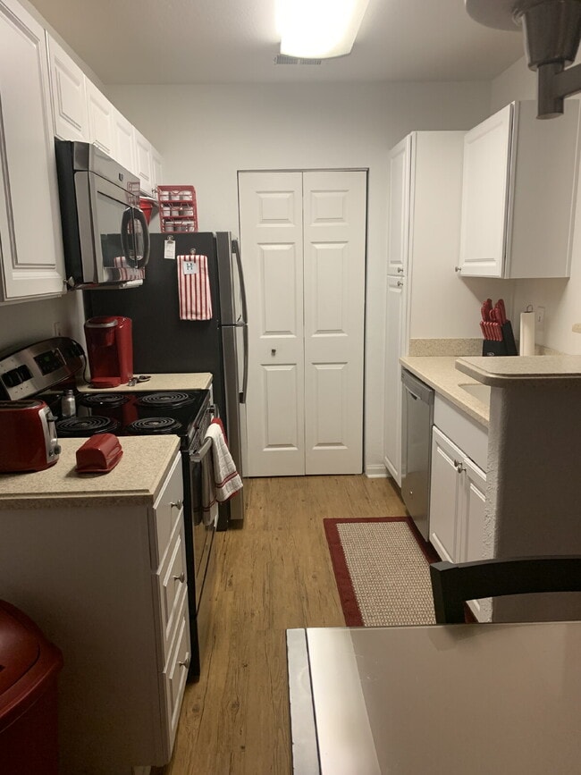Building Photo - First Floor One Bedroom Plantation Point C...