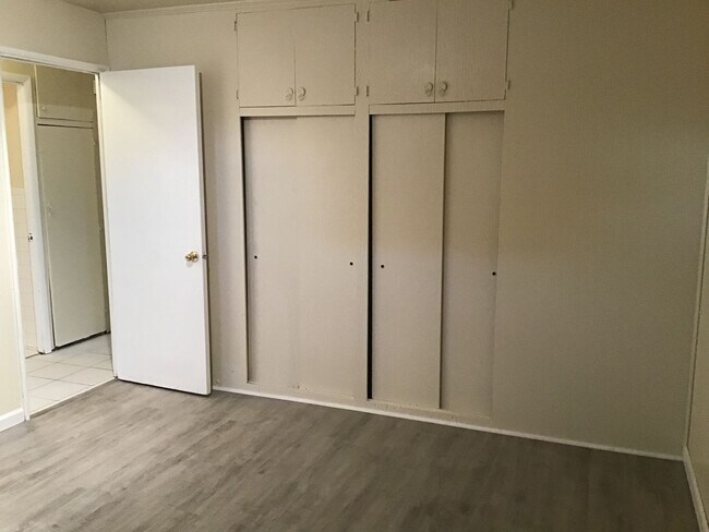 Building Photo - 2 bedroom Single Family Home