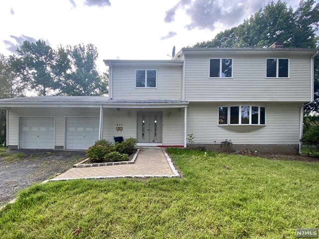 Primary Photo - 517 Fordham Pl