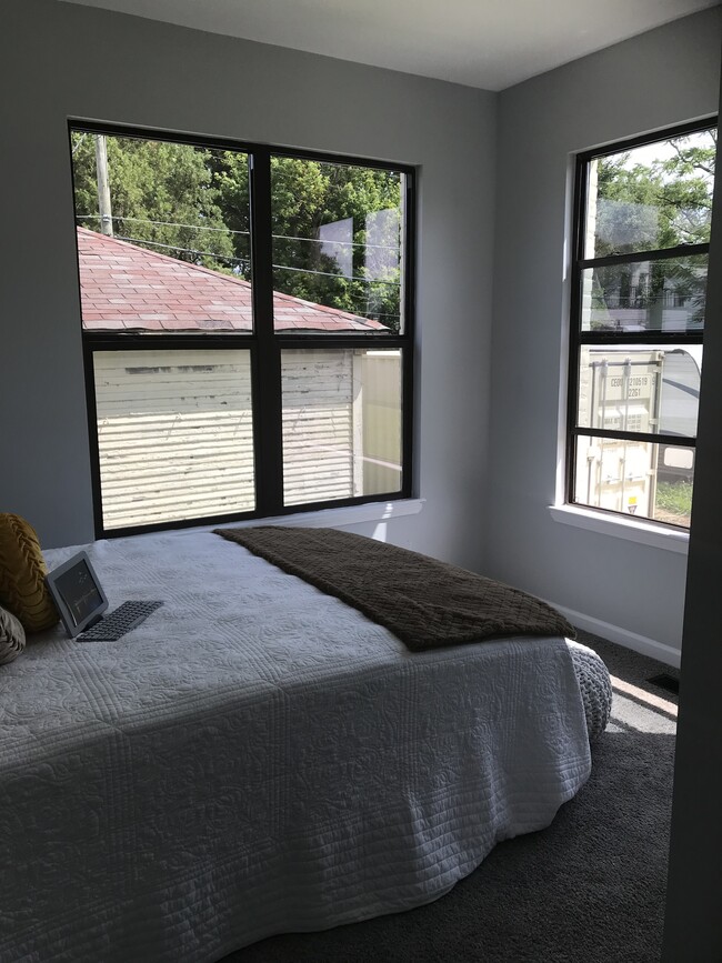 Master Bedroom - 9706 Nardin Dr