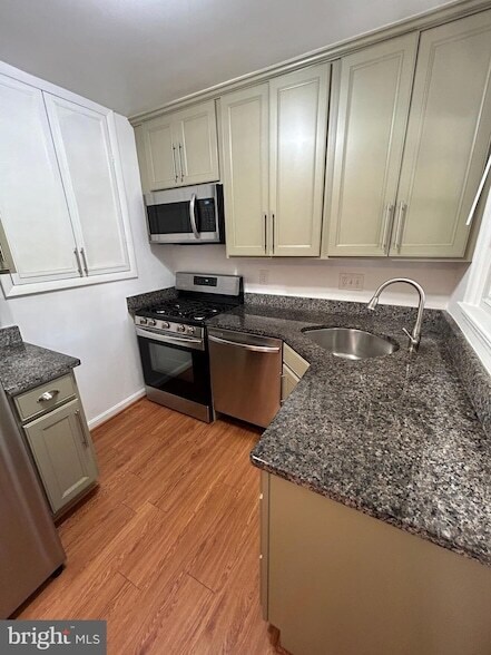 Foto del edificio - 10804 Drumm Ave