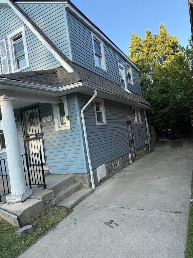 Foto del edificio - 12722 Birwood St