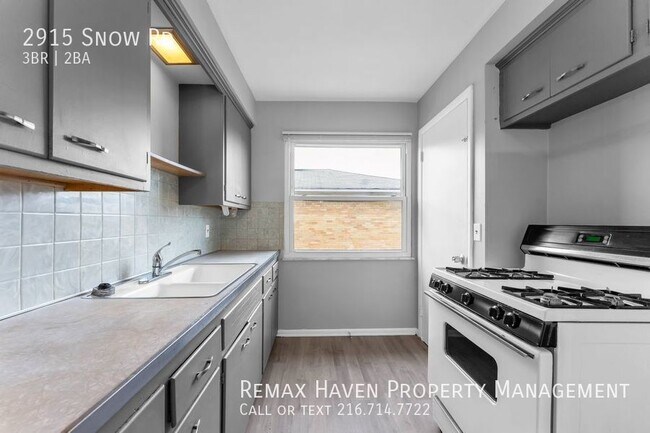 Foto del edificio - 2915 Snow Rd UP, Parma - Spacious 3 bed 1....
