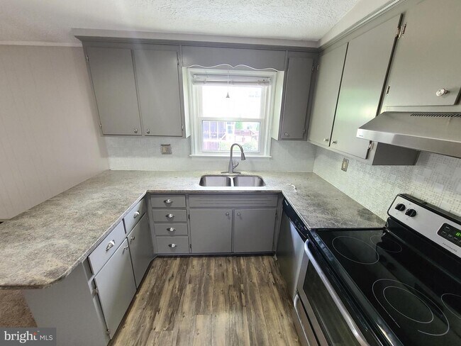 Building Photo - 708 Motter Ave