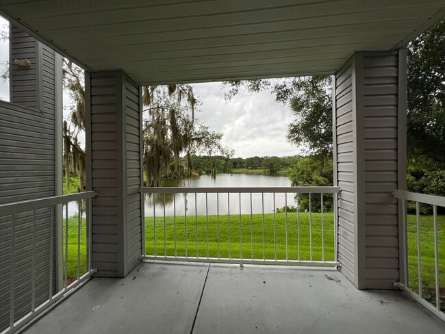 Foto del edificio - Beautiful LAKEFRONT Condo in Lake Mary ~ N...