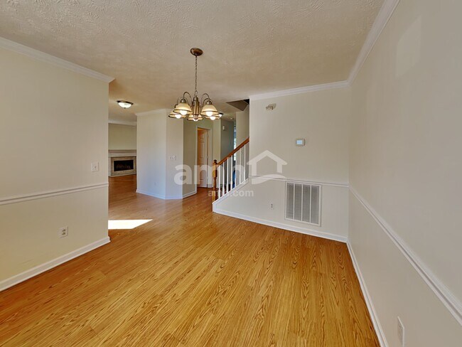 Building Photo - 354 Astor Way