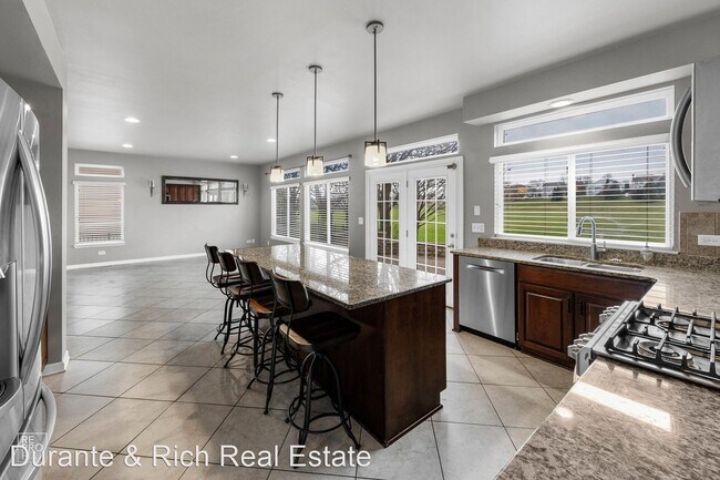 Building Photo - 5 br, 3.5 bath House - 1171 Heavens Gate