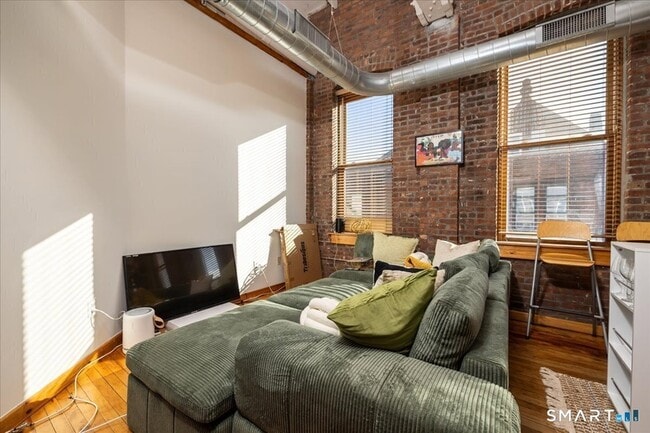 Building Photo - 325 Lafayette St