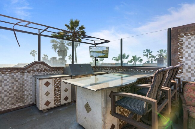 Foto del edificio - OCEAN FRONT CONDO IN HUNTINGTON BEACH