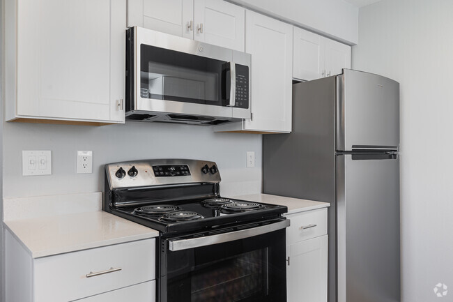 3BR, 2BA - 1.160SF - Kitchen - Lexington Park Apartments