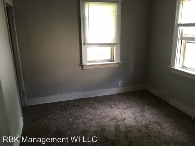Building Photo - 4965 N 55th St