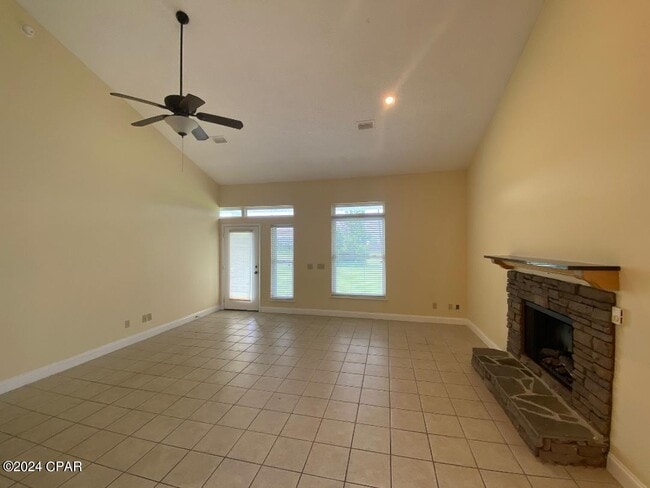 Foto del edificio - 4031 Oak Forest Dr