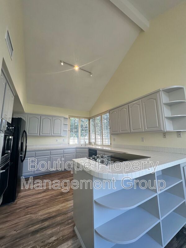 Building Photo - 34 Lakefront