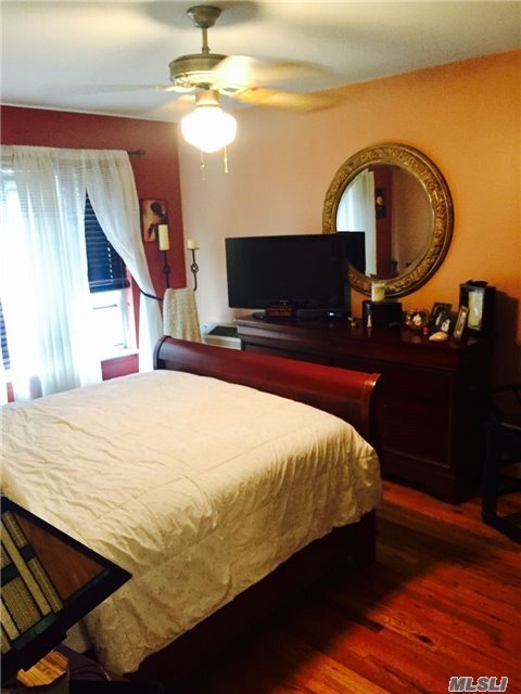 Foto del edificio - 89-03 Aubrey Ave