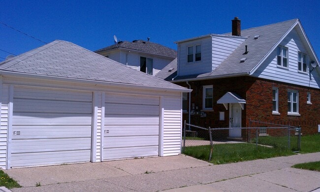 Building Photo - 6801 Barrie St