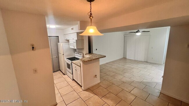 Building Photo - 10200 Belle Rive Blvd