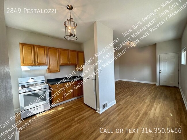 Building Photo - Two bedroom Apartment in Fox Park neighbor...