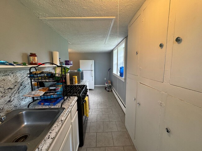 Building Photo - 147 Plummer Rd
