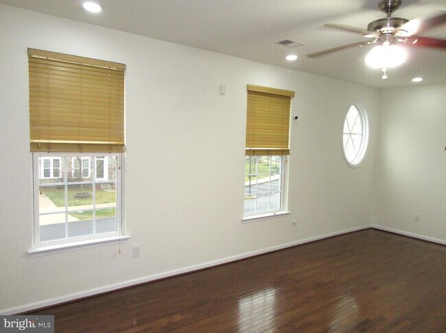 Building Photo - 1322 Madison Ln