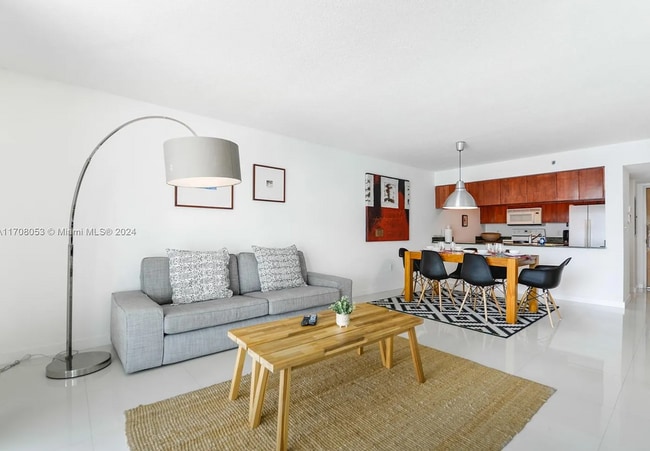 Building Photo - 1200 Brickell Bay Dr