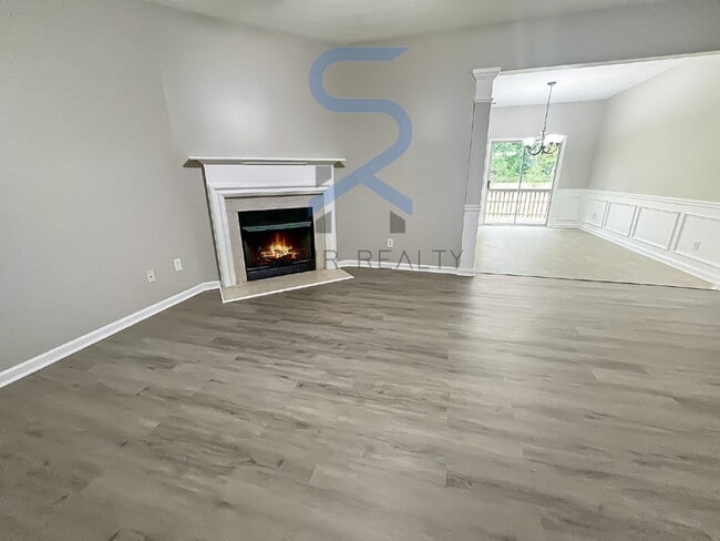 Building Photo - Charming 3-Bed, 3-Bath Retreat in Stone Mo...