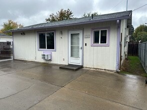 Building Photo - 924 Mount Pitt Ave