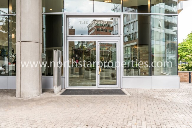 Building Photo - Stunning Views at The Strand