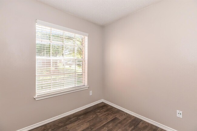 Foto del edificio - 8301 Boat Club Rd