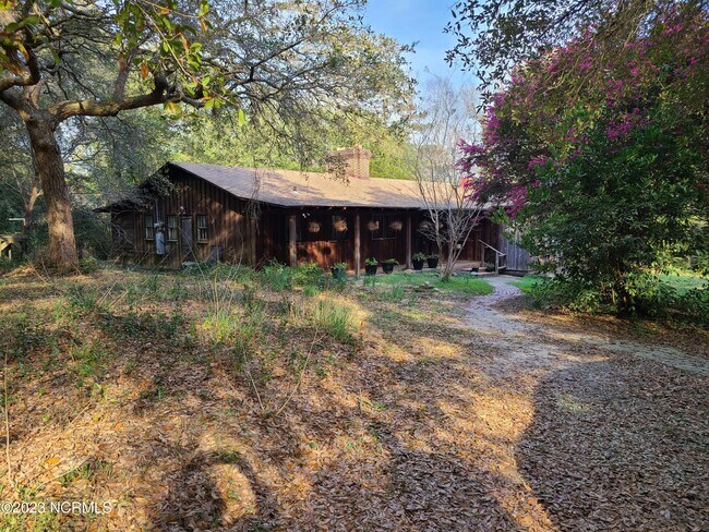 Building Photo - 192 Wheeler Creek Rd