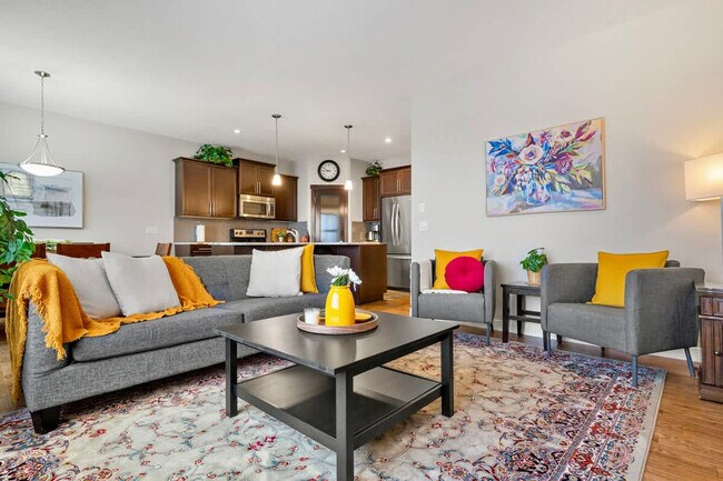 Photo du bâtiment - 200 Sherwood Sq NW