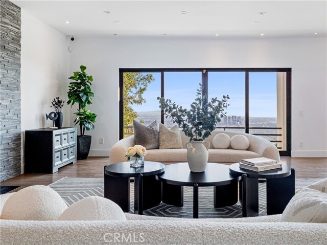 Building Photo - 2287 Sunset Plaza Dr