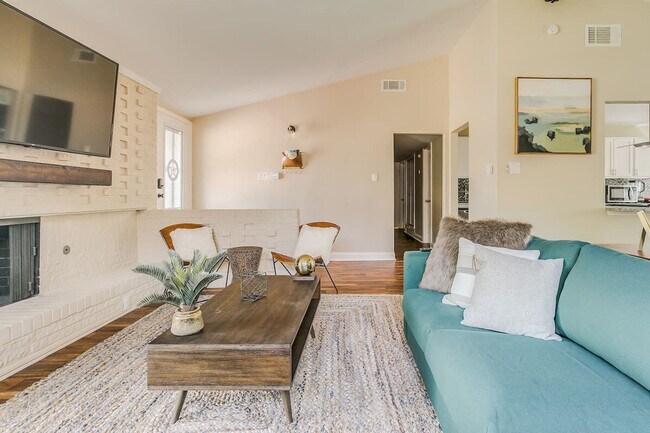 Foto del edificio - 12005 Cromwell Dr