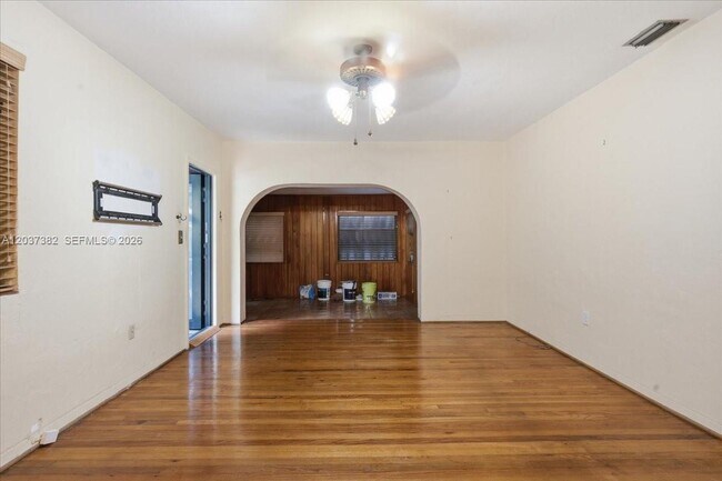 Foto del edificio - 2550 Trapp Ave