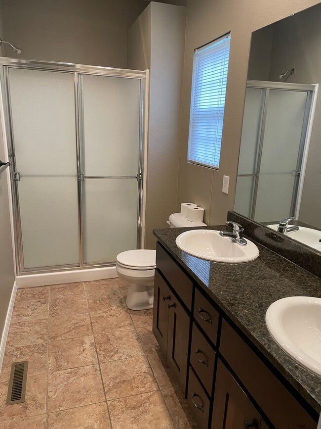Building Photo - Four Bedroom home in SE Springfield!