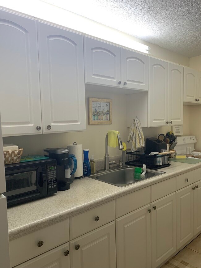 1061 SE Monterey Rd Unit D29, Stuart, FL 34994 Condo for Rent in