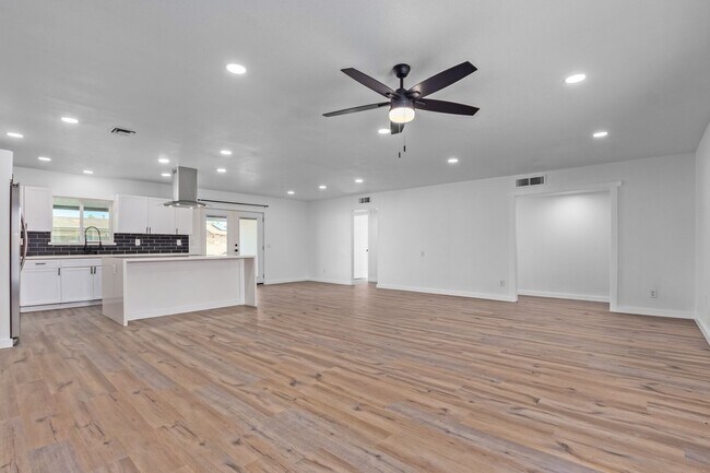 Foto del edificio - 4 bedroom 2 bath remodeled house for rent ...