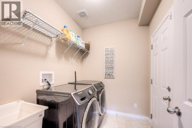 Building Photo - 248 Falconridge Dr