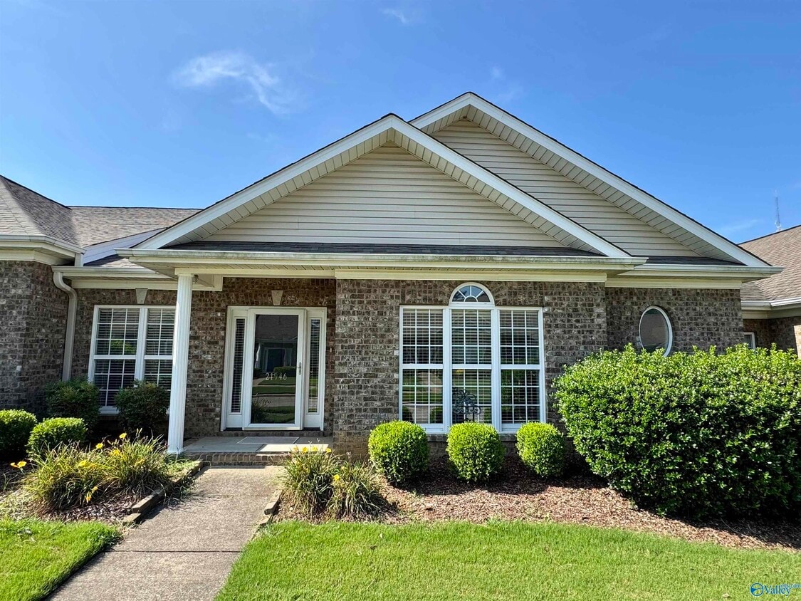 Foto principal - 21946 Williamsburg Dr