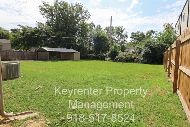 Building Photo - Beautiful 2 Bed 1 Bath in Quiet Area - NO PETS ALLOWED