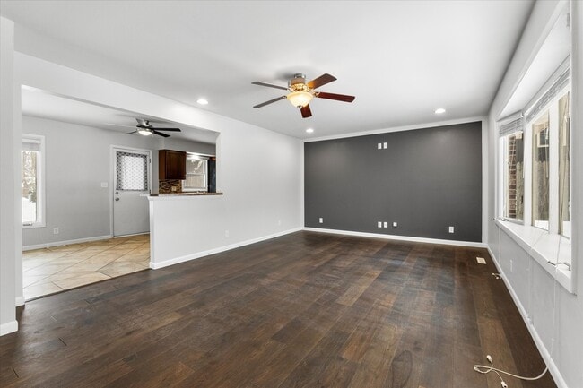 Building Photo - 1328 Timberline Dr