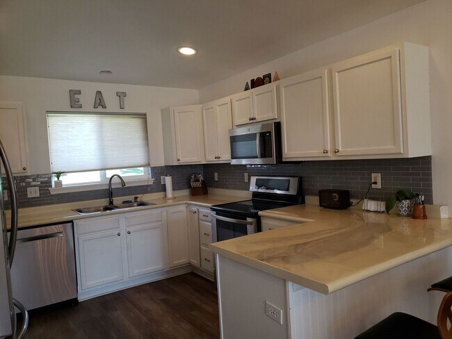 Foto del edificio - 3 BD. 2.5BA. + bonus office -  BEAUTIFULLY...