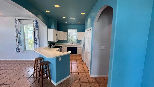Building Photo - 345 Rockledge Dr