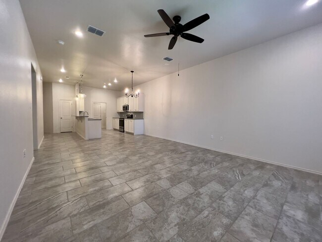 Foto del edificio - Charming 2 Bedroom Townhome