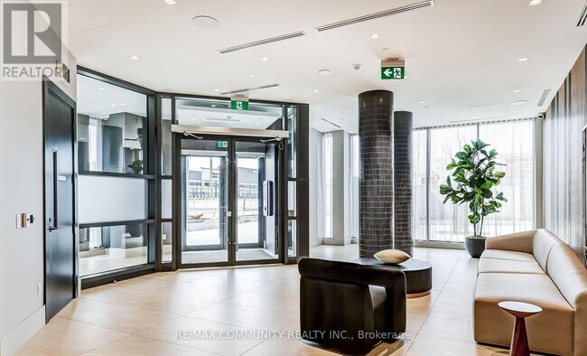 Photo du bâtiment - 2545 Simcoe St N